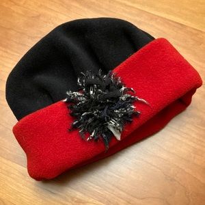 Fleece Bucket Hat with Decorative Yarn Flower